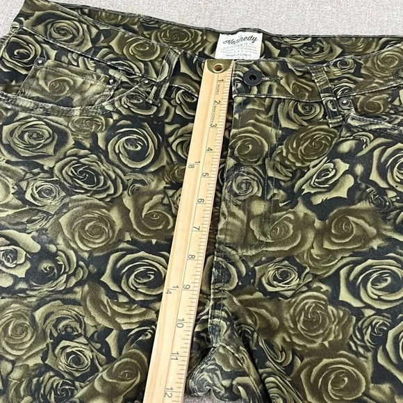 The Kennedy Denim Co Mens Green Printed Stone Rose Bermuda Shorts‎ Size 32 - Picture 7 of 11